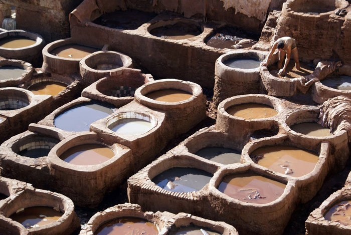 Бочки с растворами для окраски кожи Фес, Марокко