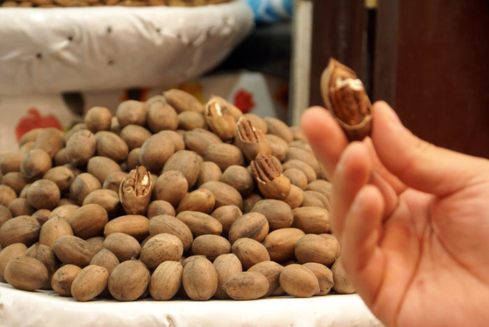 Орех и кучка орехов Фес, Марокко