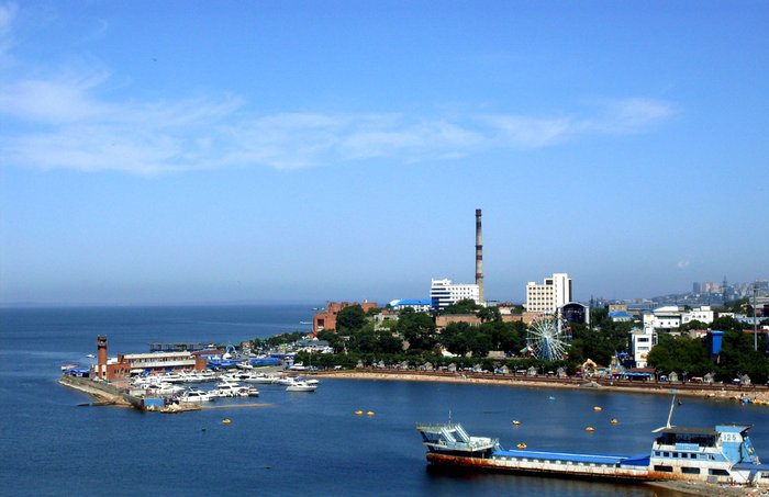 Вид на спортивную гавань города Владивостока. Владивосток, Россия