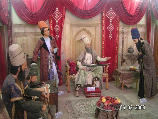 Восковые фигуры изображают султанский приём Шираз, Иран