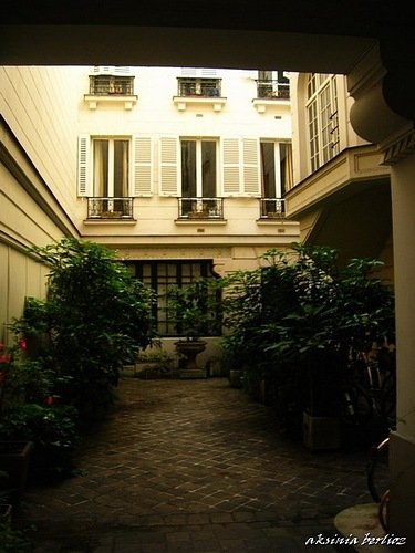 дворик нашего дома Париж, Франция