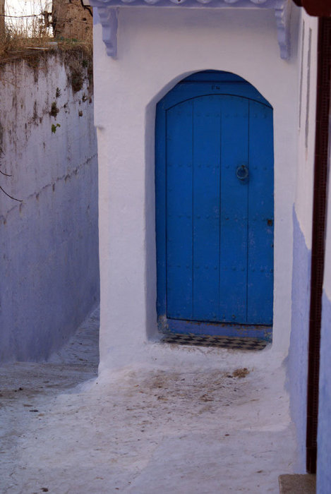 Голубые стены и синяя дверь Шефшауэн, Марокко