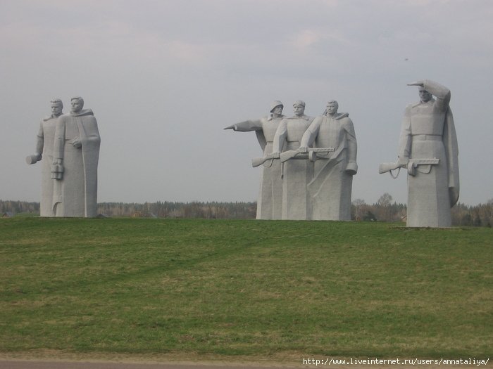 На разъезде в Дубосеково стоит теперь мемориал героям-панфиловцам. Волоколамск, Россия