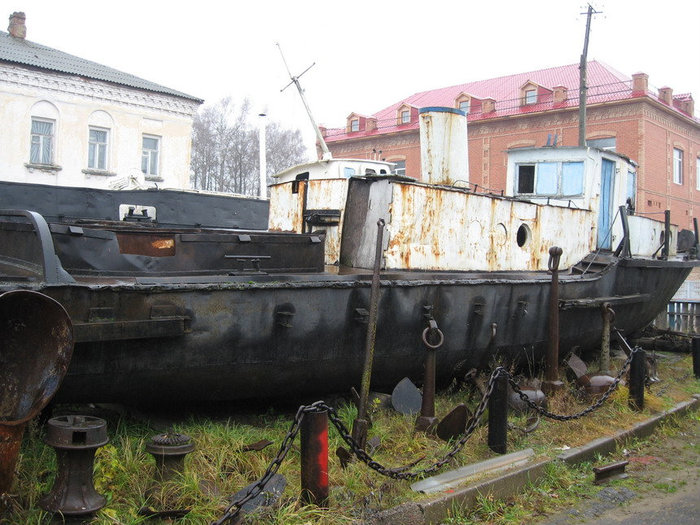 В экспозиции музейного комплекса под открытым небом представлен единственный в своём роде в России буксирный катер № 563. Его привезли в Мышкин из Брейтова в ноябре 2002 года Мышкин, Россия