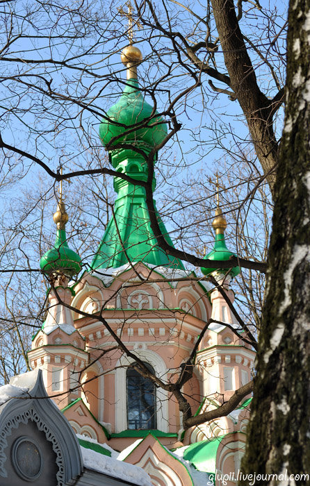 Решетки, столбики, нарядные гробницы... Москва, Россия