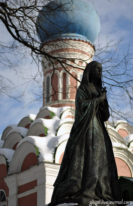 Решетки, столбики, нарядные гробницы... Москва, Россия