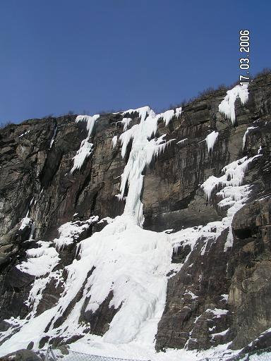 Оледеневший водопад Флом, Норвегия