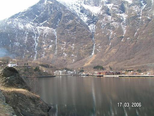 Человек и горы Флом, Норвегия