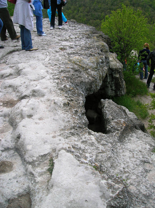 На самом верхнем ярусе пещерного комплекса Бахчисарай, Россия
