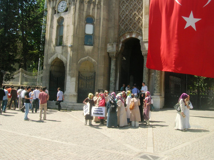 Эмансипация по-турецки: хиджаб протесту не помеха Стамбул, Турция