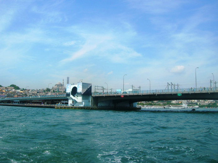 Галатский мост через бухту Золотой рог Стамбул, Турция