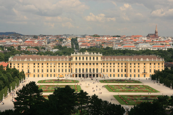 вид с Глориетты на дворец Шенбрунн и Вену Вена, Австрия