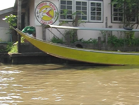 Длиннохвостая лодка Дамноен Садуак (плавучий рынок), Таиланд