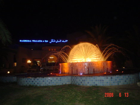 Фонтан ночью Сусс, Тунис