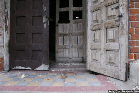 двери настежь Пёт, Россия