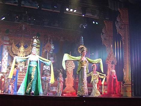 Шоу трансвеститов «Альказар» Паттайя, Таиланд