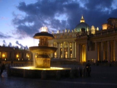 Площадт Сан-Пиетро — сердце Ватикана Рим, Италия