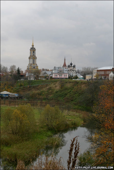 поэтому просто посмотрите на симпатичный городок Суздаль, Россия