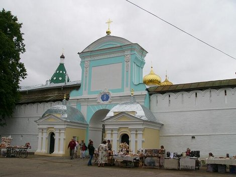 21. Парадный вход в Ипатьевский монастырь Россия