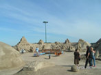 А вот и выставка песчаных фигур