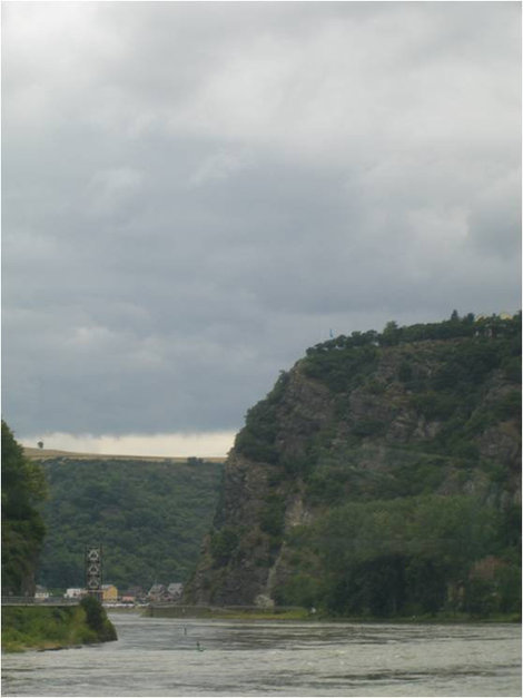 Знаменитая скала Лореляй Земля Рейнланд-Пфальц, Германия