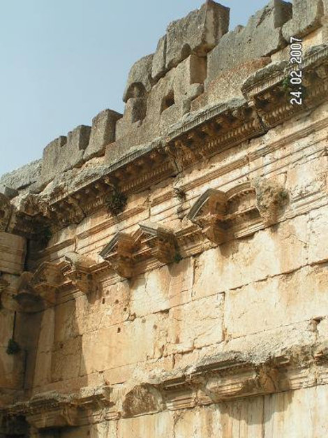 Украшенная стена Баальбек (древний город), Ливан