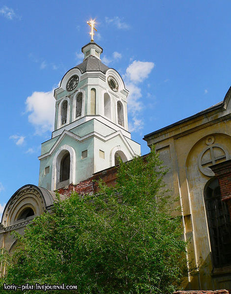самарский дворик с церковью Самара, Россия