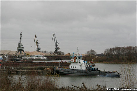 Заброшенный порт в Борковском затоне Рязань, Россия