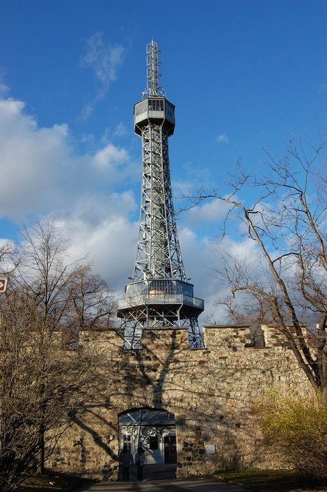 Точная копия Эйфелевой башни на холме Петржин. Чехия