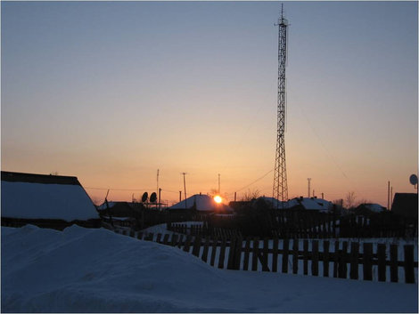 Солнце выглядывает Ханты-Мансийский автономный округ, Россия