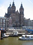 Церковь напротив железнодорожного вокзала Amsterdam Centraal