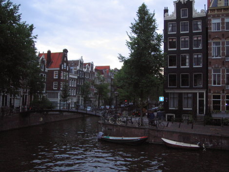 Город тюльпанов и башмачков Амстердам, Нидерланды