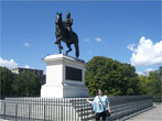 Памятник Генриху IV на мосту Пон-Неф