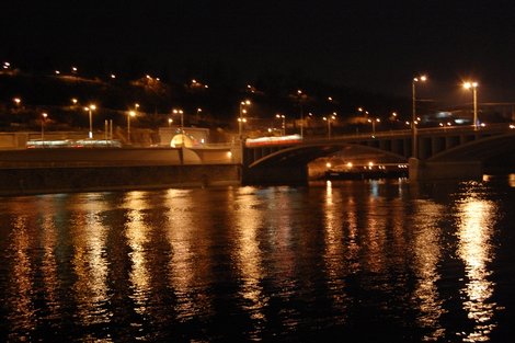 Пражские мосты. Вид с реки Прага, Чехия