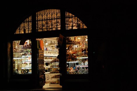 Витрины сувенирных бутиков Прага, Чехия