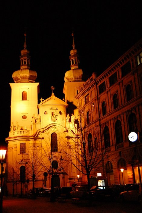 Церковь в одном из переулков Прага, Чехия