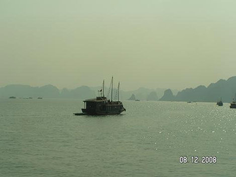 Вышли в море Халонг бухта, Вьетнам