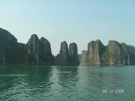 Привычная панорама Халонга Халонг бухта, Вьетнам