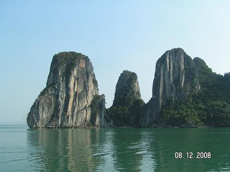Три острова Халонг бухта, Вьетнам