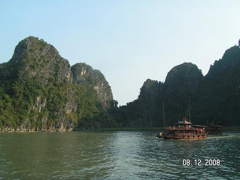Близ берега Халонг бухта, Вьетнам