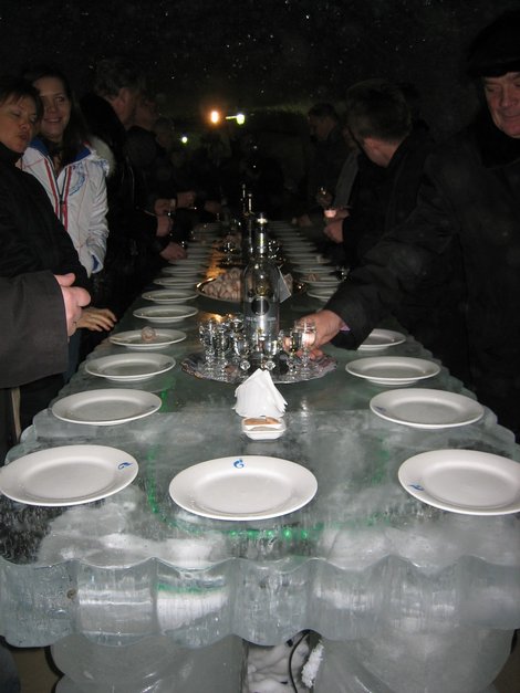 Ледяной стол в мерзлотнике Ямало-Ненецкий автономный округ, Россия