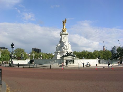 Памятник королеве Виктории перед дворцом Лондон, Великобритания
