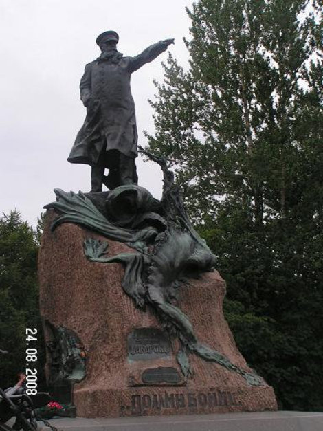 Памятник адмиралу Макарову Кронштадт, Россия