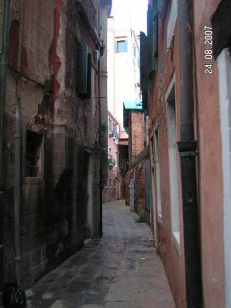 Улицы узкие, не чета каналам Венеция, Италия