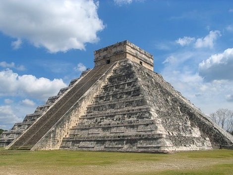 Пирамида Кетцалькоатля Чичен-Ица город майя, Мексика