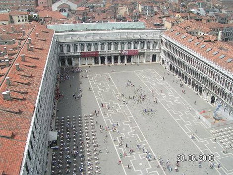 Площадь в голубях Венеция, Италия