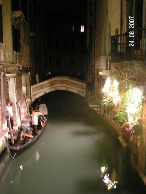 В темноте Венеция, Италия