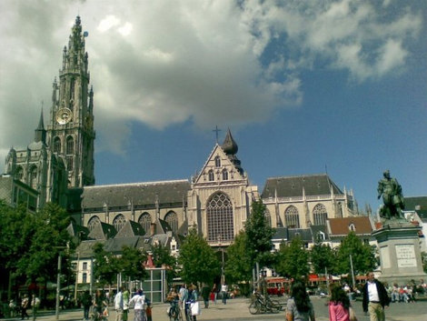 Одна из центральных площадей города Антверпен, Бельгия