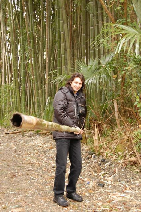 Антоша с дрыном бамбукового происхождения Сухум, Абхазия