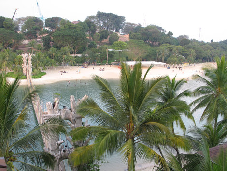 На Сентозе очень чистый пляж Сингапур (город-государство)